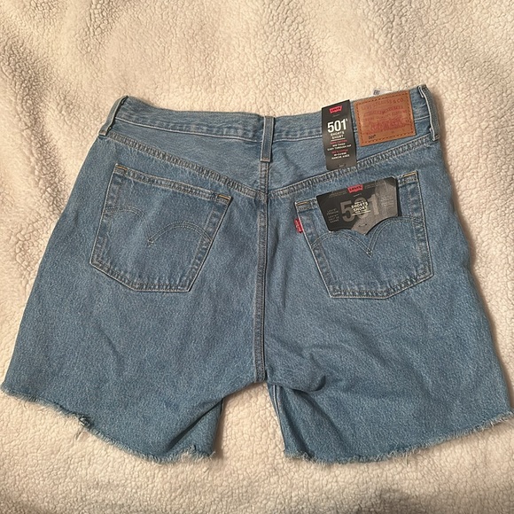 LEVI’ 501 Jean Shorts - Picture 2 of 4